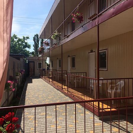 Дом Семейного Отдыха Karolino-Buhaz Exterior photo