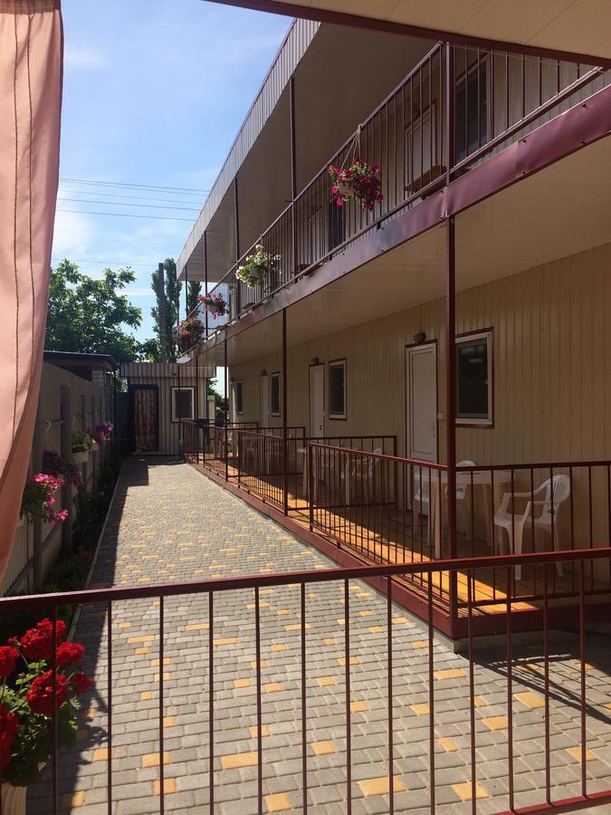 Дом Семейного Отдыха Karolino-Buhaz Exterior photo